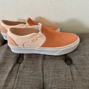 Never been worn PLATFORM VANS